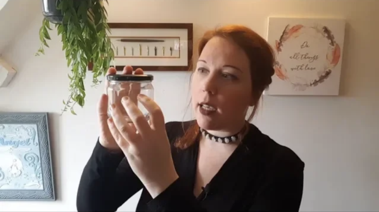 Rituel de renversement : l’ammonia jar